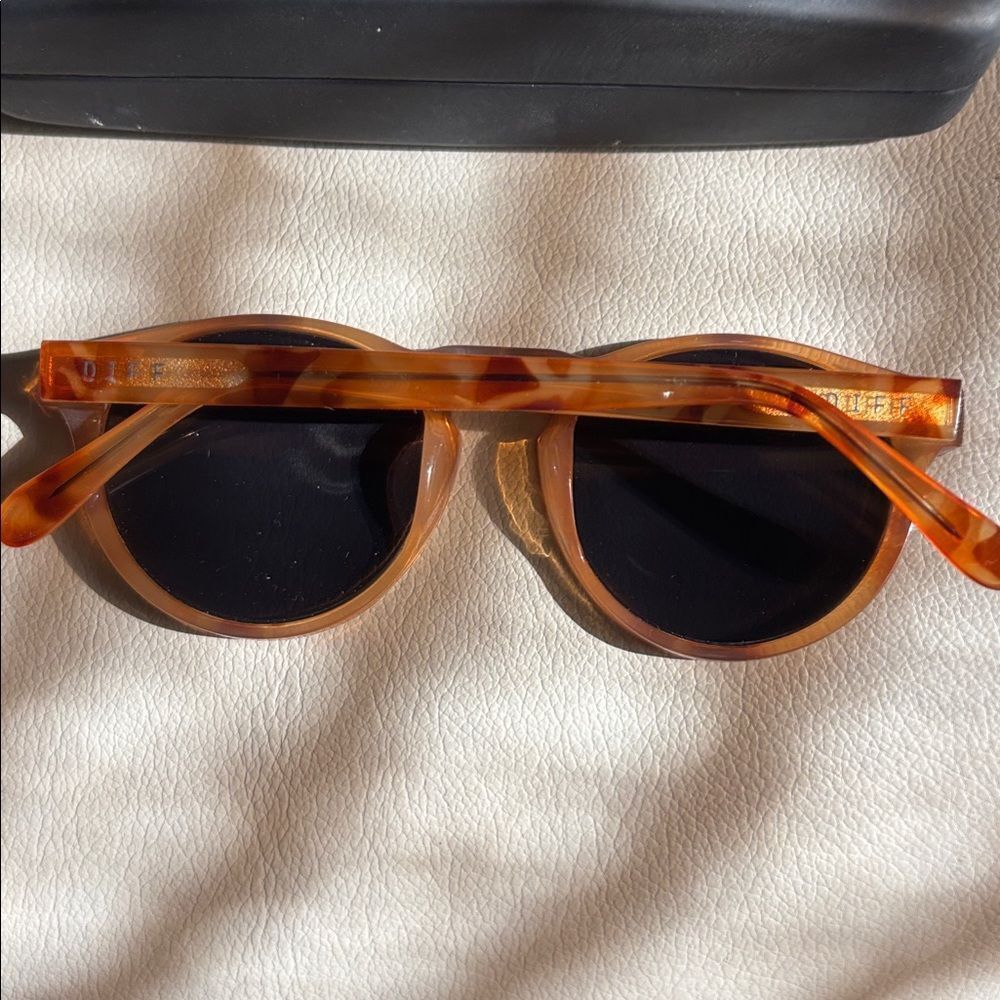 Diff Eyewear Cody Sunglasses - unisex Solstice Tortoise Grey - Picture 2 of 6